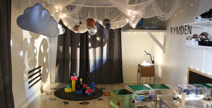 Det här rummet är inrett med rymden som tema.