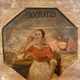 Odoratus. Takmålning från Vaxblekaregården i Eksjö omkring år 1700 visande en kvinna som doftar på en blomkvist.