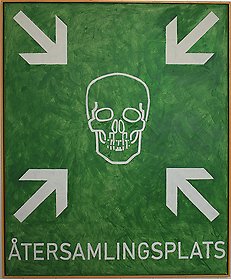 Målning med grön botten, fyra vita pilar som pekar in mot en dödskalle, undertill texten Återsamlingsplats.