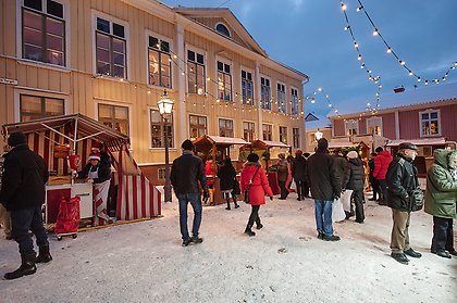 Fotografi från Eksjö julmarknad vid Lilla torget. Foto: Johan Lindqvist